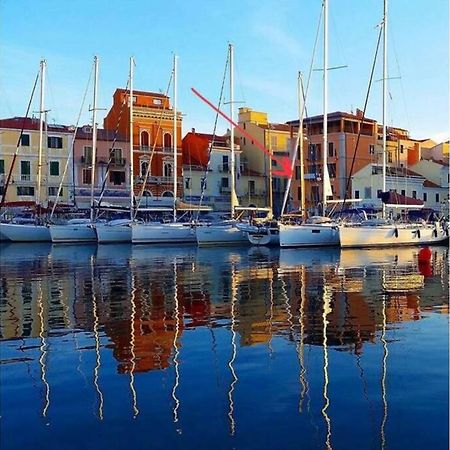 Maison Sur L'Ancien Port, La Maddalena La Maddalena  Exteriör bild